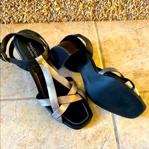 Vera Wang heals. Size 8.